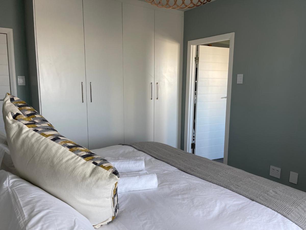 Cj's Oceancityview Modern Secure 1 Bed Cape Town